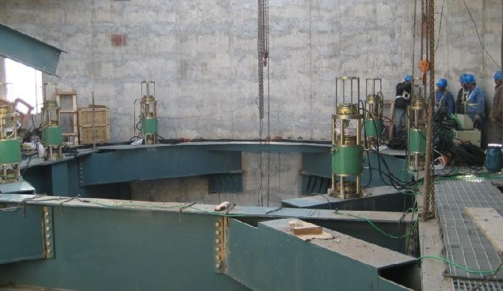 大型水塔水柜使用液压千斤顶